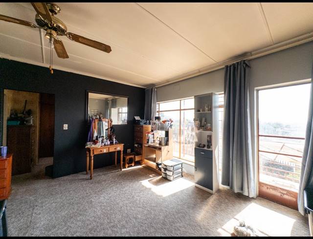 5 BEDROOM HOUSE FOR SALE IN BRENTHURST